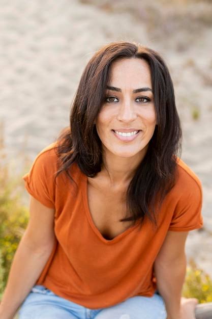 Lucia R.